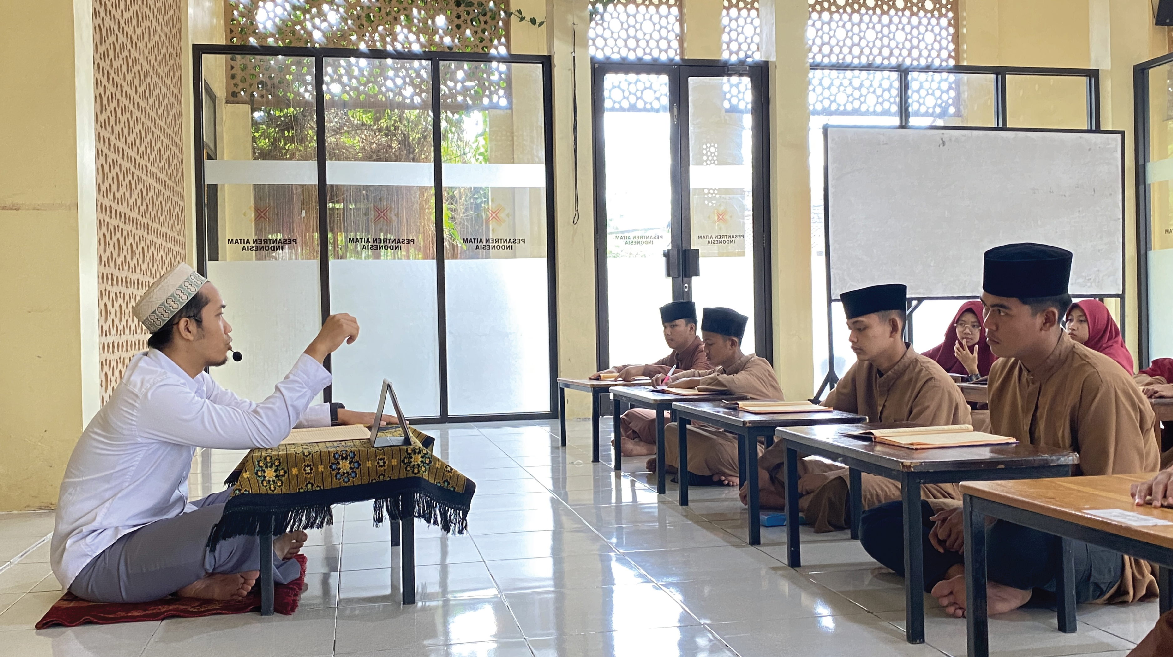 Santri belajar Kitab Turots